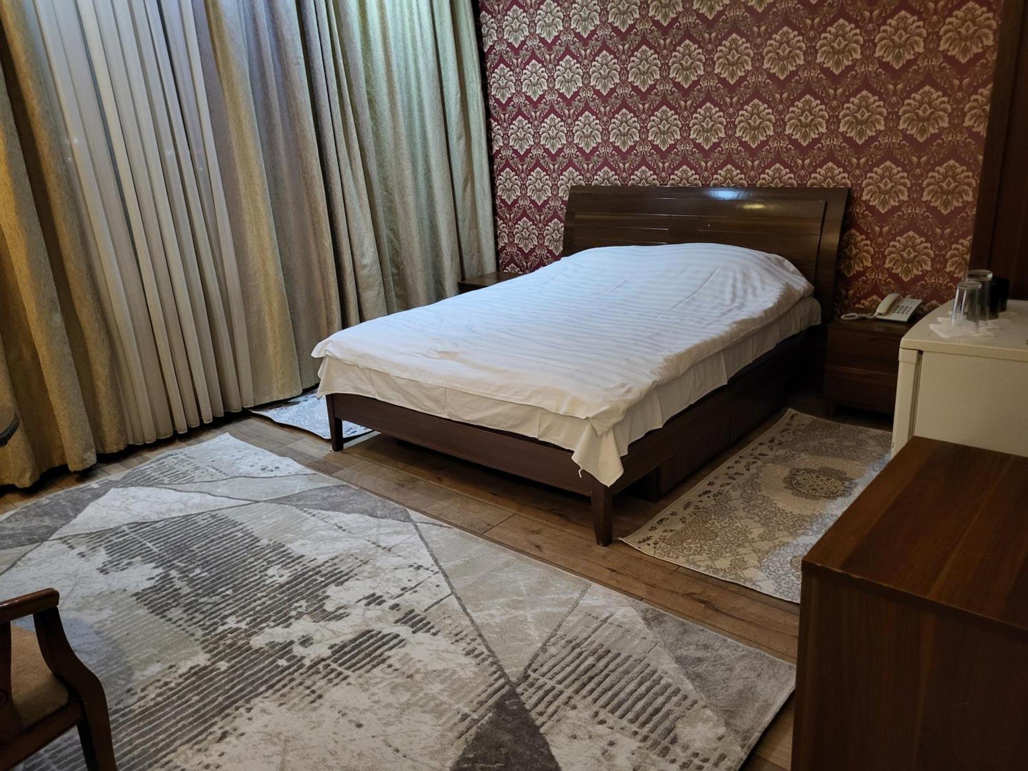 Seoul Hotel Sjymkent Exteriör bild