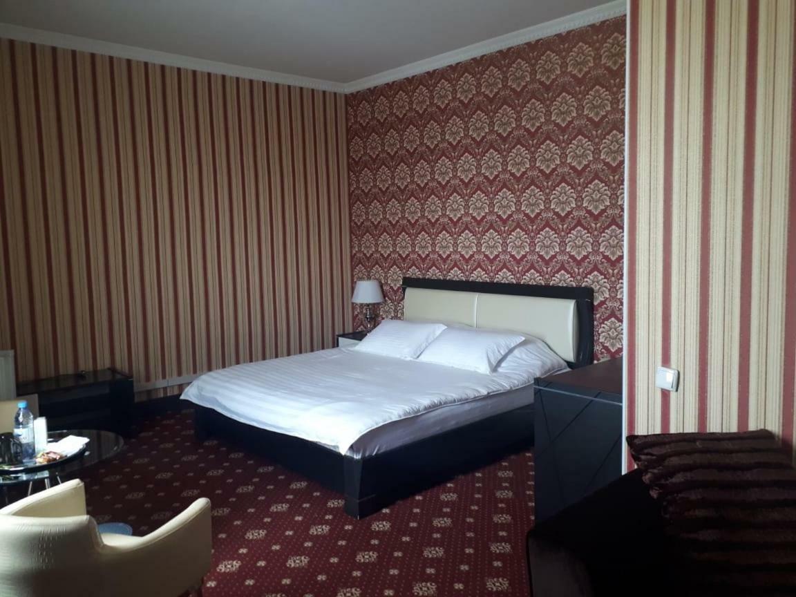 Seoul Hotel Sjymkent Exteriör bild