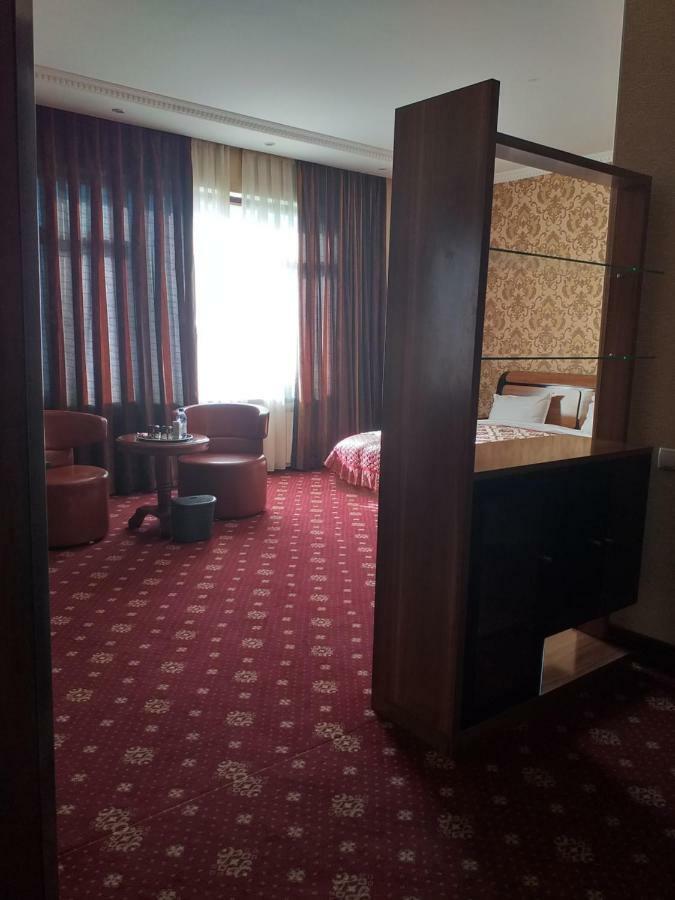 Seoul Hotel Sjymkent Exteriör bild